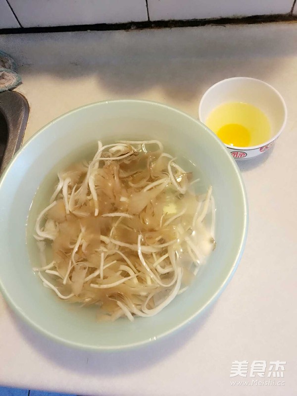 蘑菇鸡蛋汤的做法