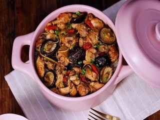 香菇滑鸡煲仔饭怎么做？