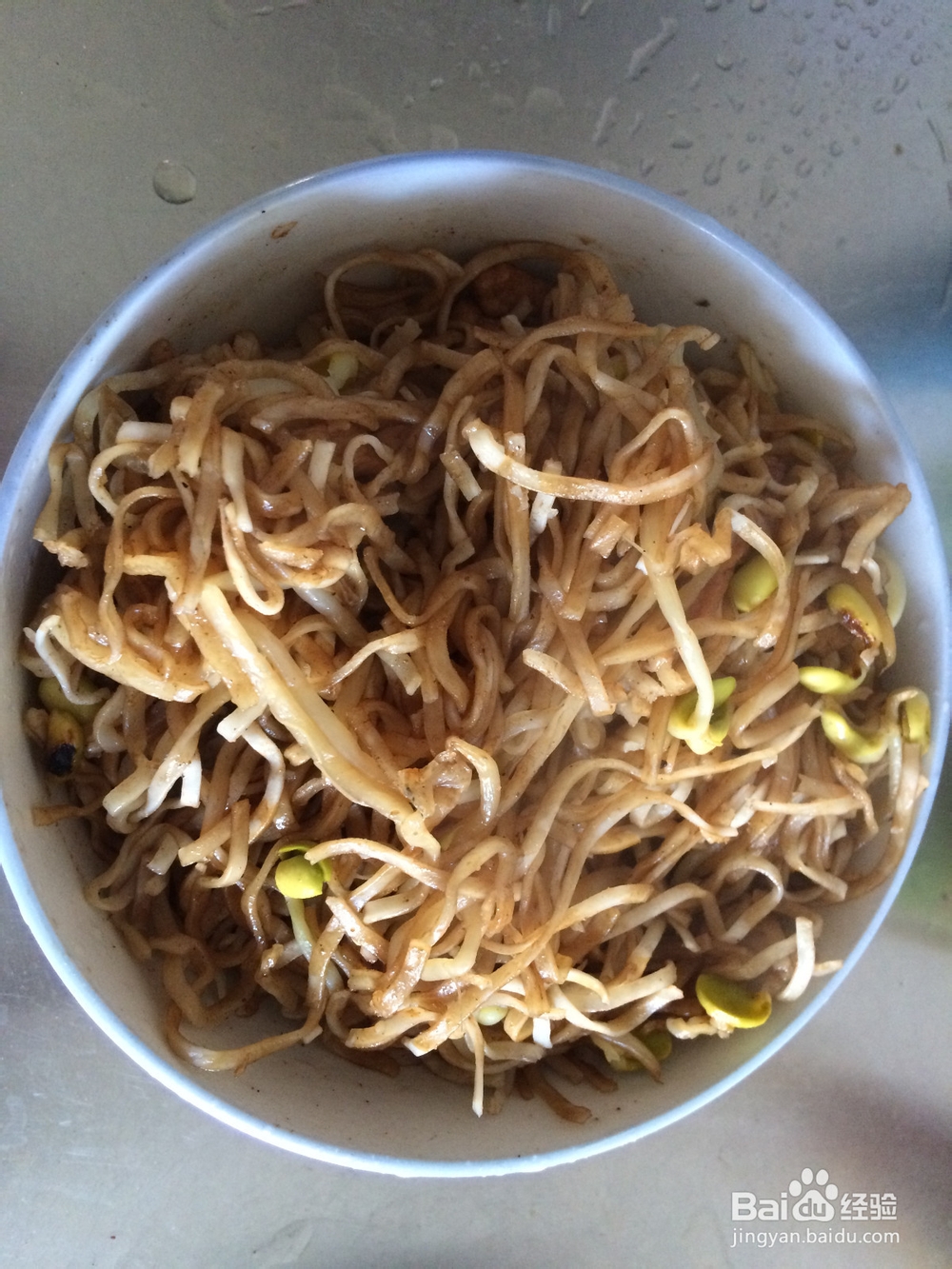 豆芽瘦肉蒸面条的做法