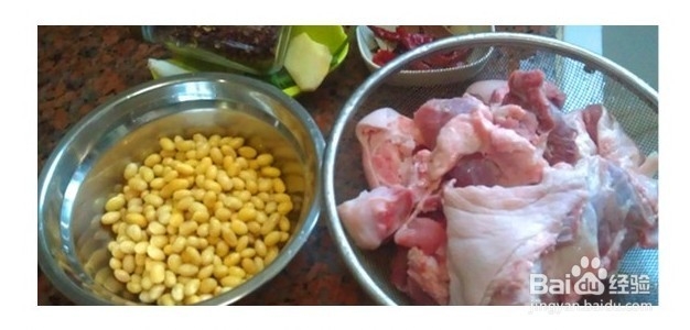 团年饭大菜—香辣黄豆焖猪蹄