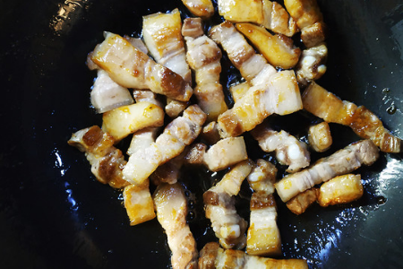 红烧肉炒糖色时不小心炒糊了，怎么去除苦味