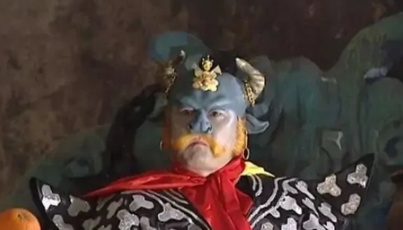 孙悟空为找回兵器想出什么办法混入洞中