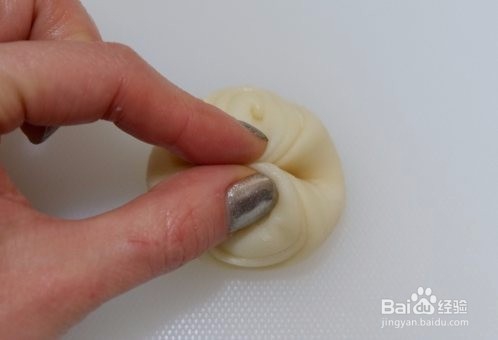 莲蓉蛋黄酥（不用醒面，不用揉出膜）怎么做？
