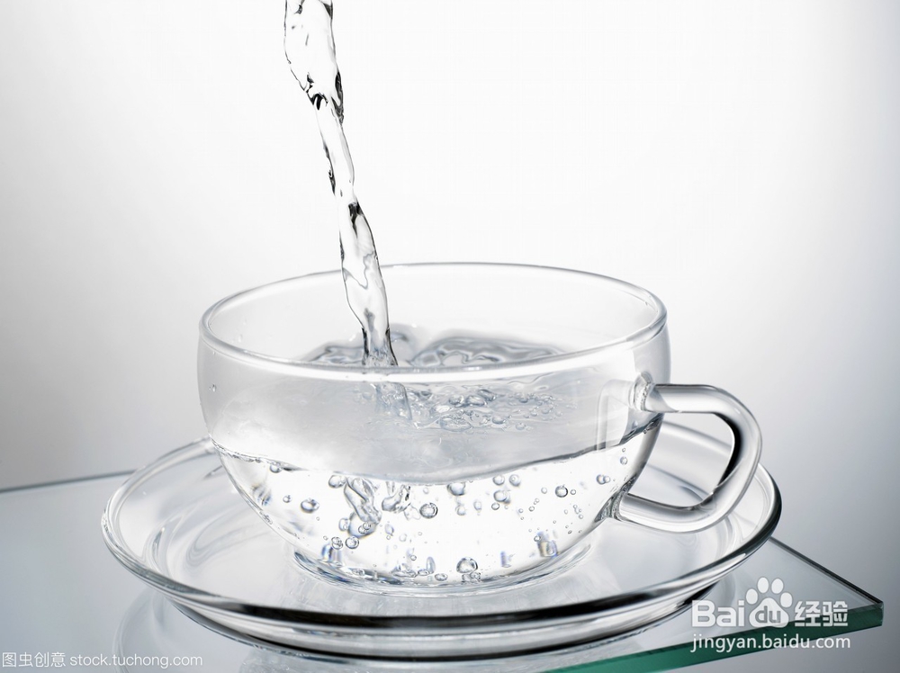 如何制作简易版蜂蜜柠檬水