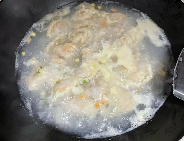 青菜海鲜饺子汤