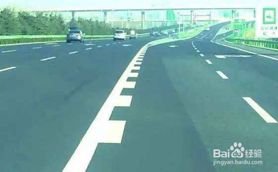 路中黄色分界线的作用