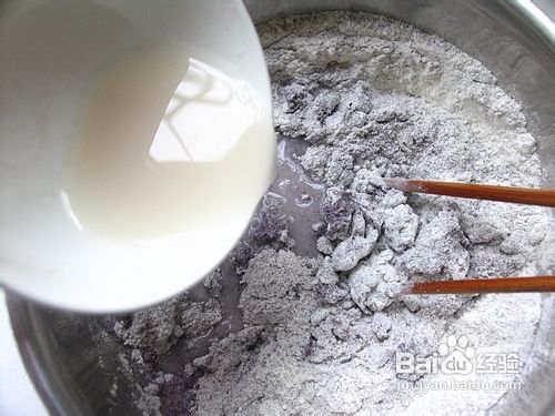 营养早餐之——黑米豆沙菊花包