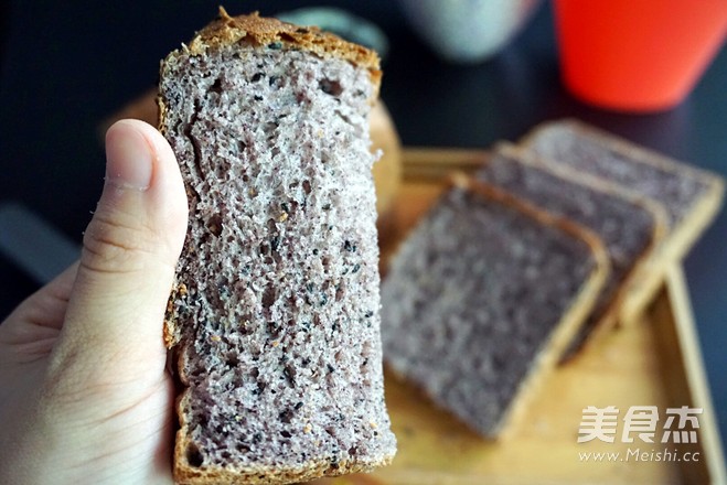营养的黑芝麻紫米吐司