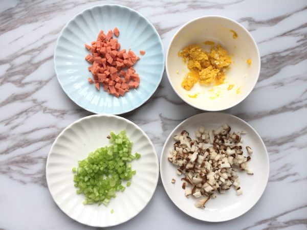 咸蛋黄三色炒饭