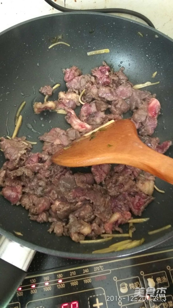 酸菜牛肉的做法