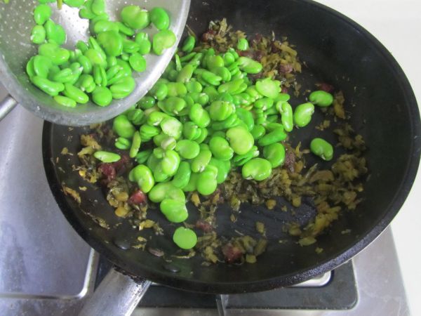 香肠雪菜炒蚕豆米