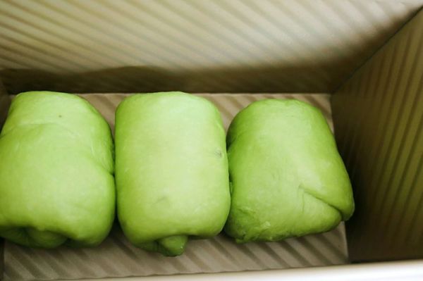 抹茶土司和抹茶豆沙面包