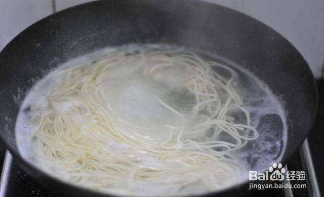 煮面怎么不让泡沫溢出来