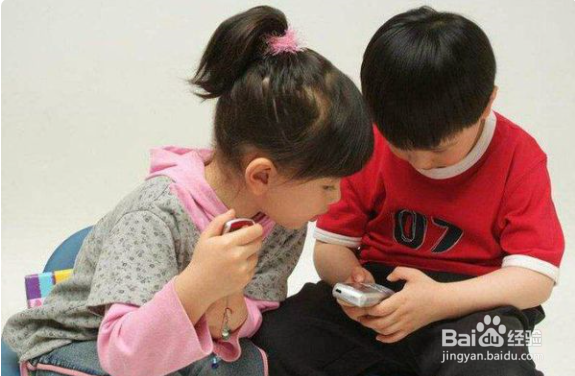 为什么00后玩过时的QQ?