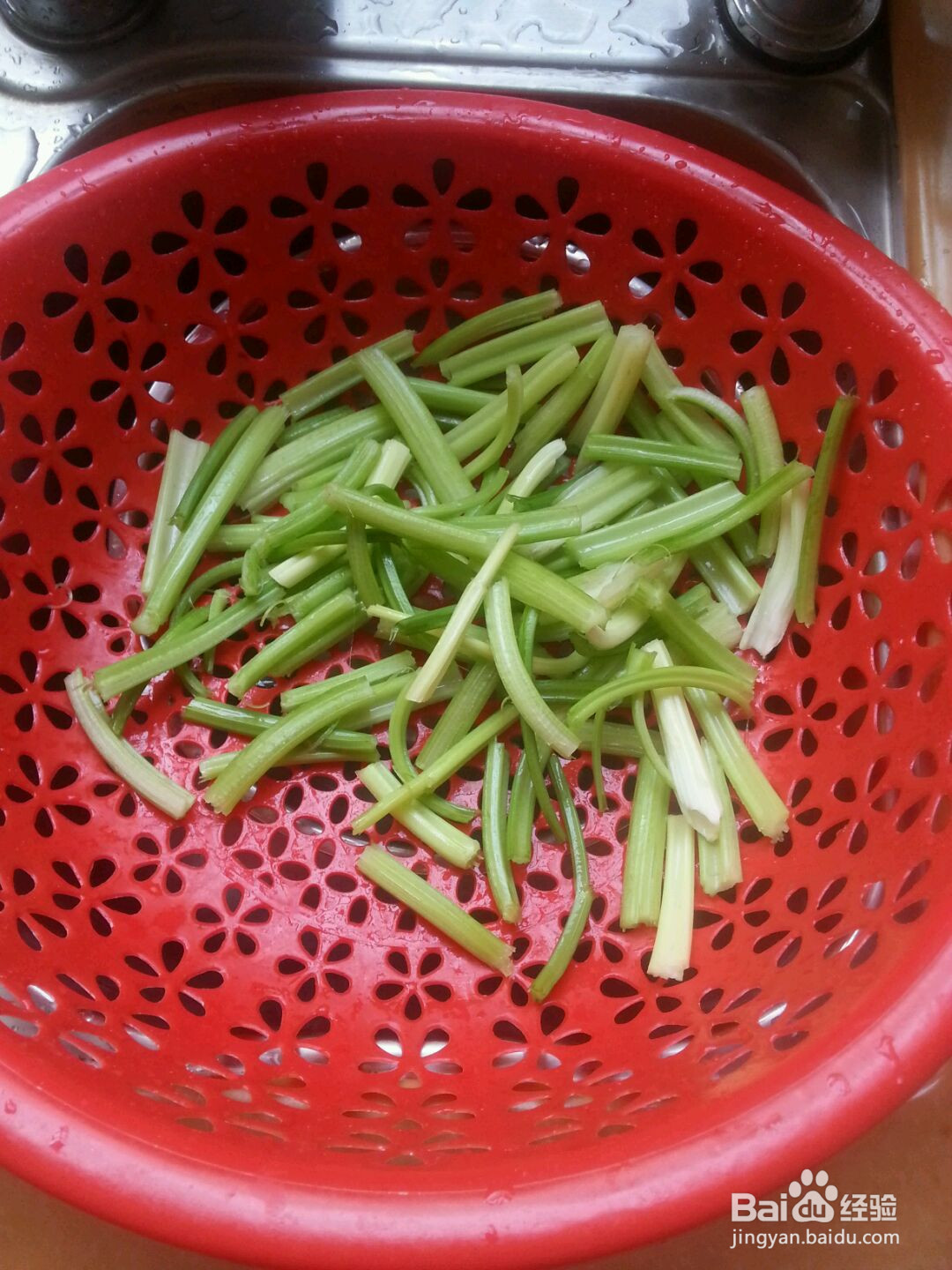 西芹炒牛肉的做法