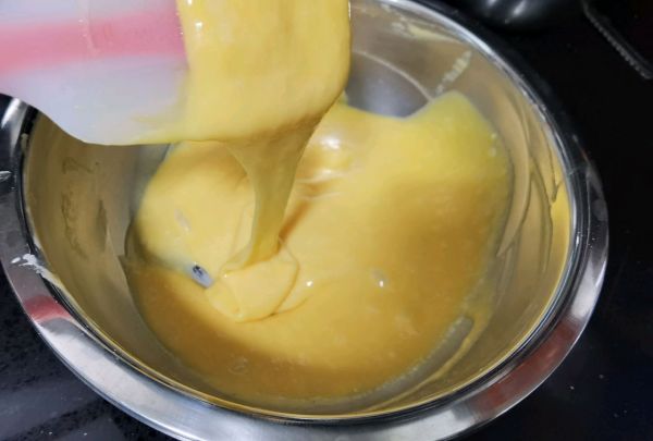 爱心白巧克力夹心慕斯蛋糕