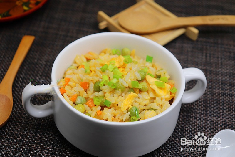 蛋炒饭时多加一步,米饭变金黄色,蛋炒饭的做法