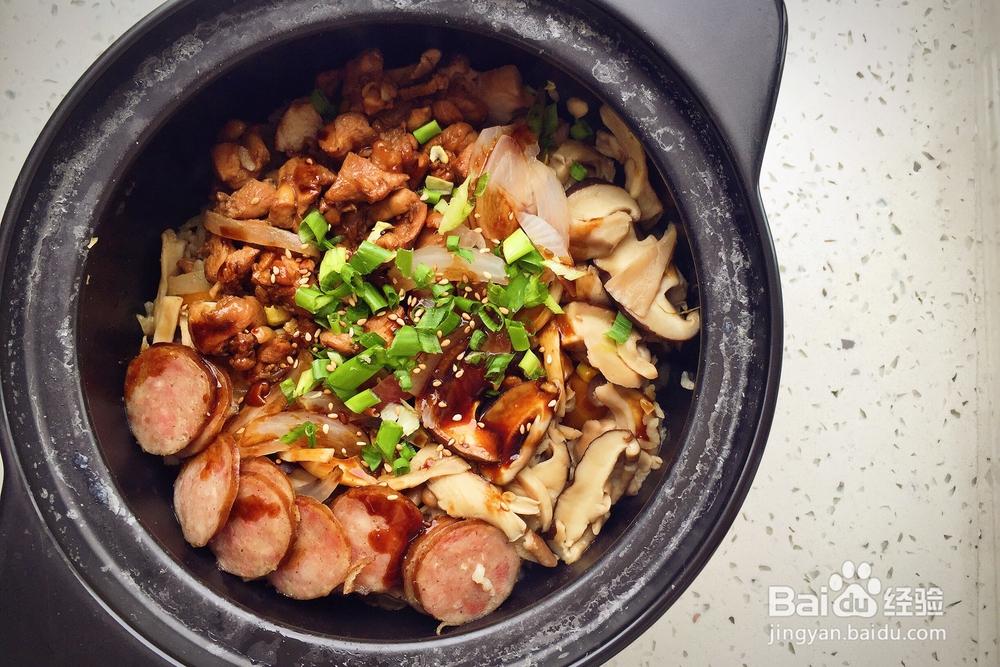 菌菇滑鸡煲仔饭
