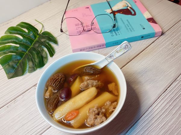 羊肚菌山药养生汤