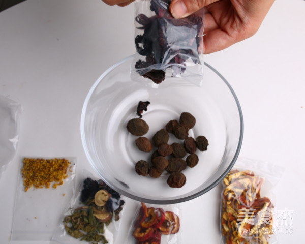 酸酸甜甜不倒牙的酸梅汤