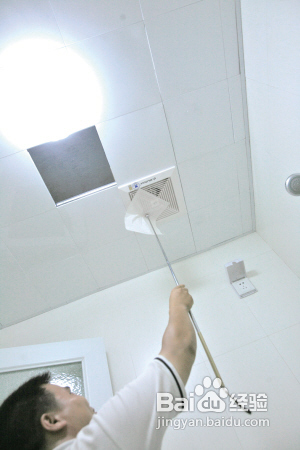 砸烂精装房“问题门”让精装修不再“愚人”