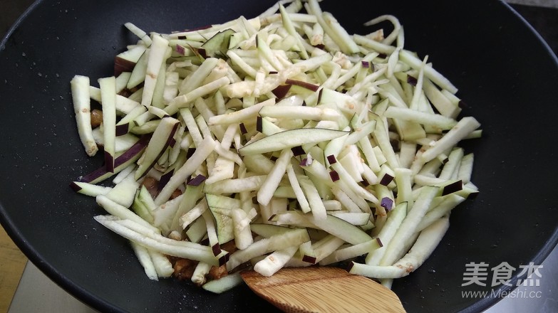 茄子肉丁手擀面
