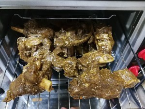 美味的烤羊腿来了【烤箱烤制】