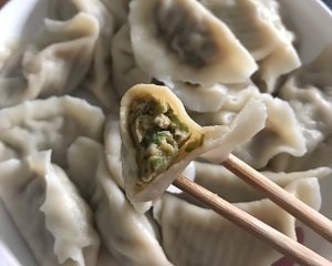 健康养生佳品芹菜肉馅饺子的做法