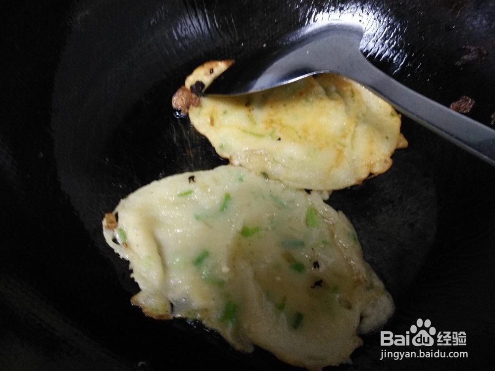 怎样在家自制美味的鸡蛋辣椒葱油饼？