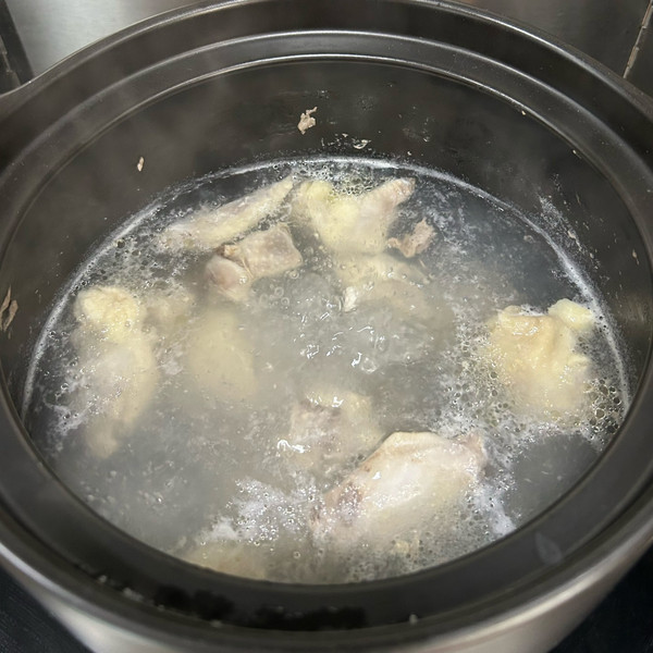 阿胶墨鱼土鸡汤