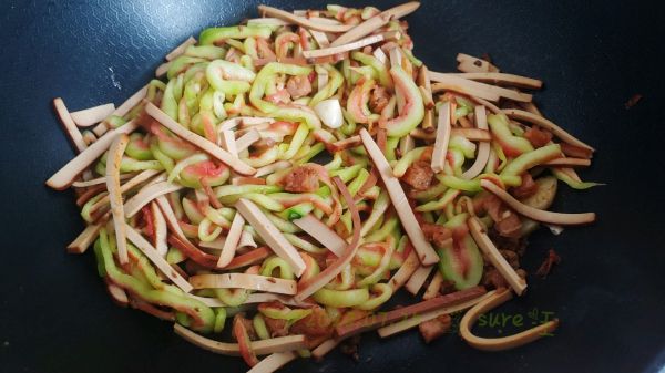 蒜辣肉酱蛋瓜条