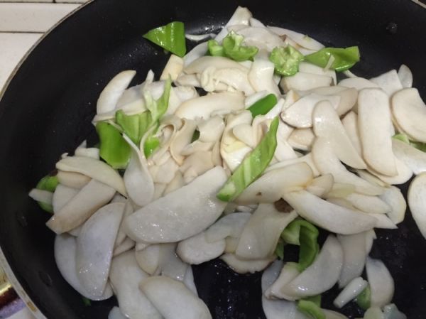 杏鲍菇炒黑木耳