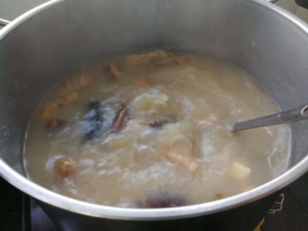 海参鲍鱼大骨汤