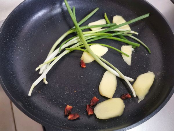 红烧鲍鱼鸡翅煲