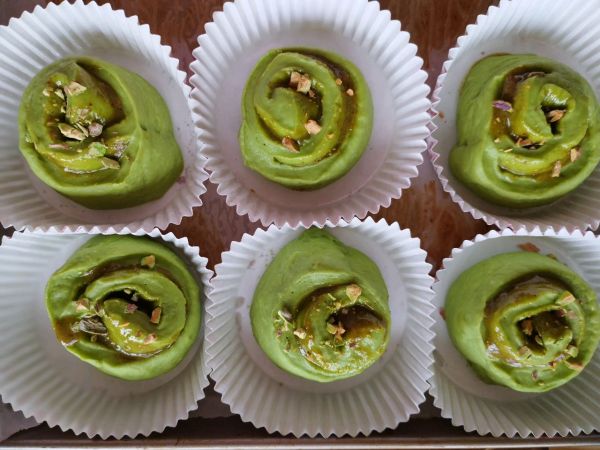 斑斓开心果面包卷