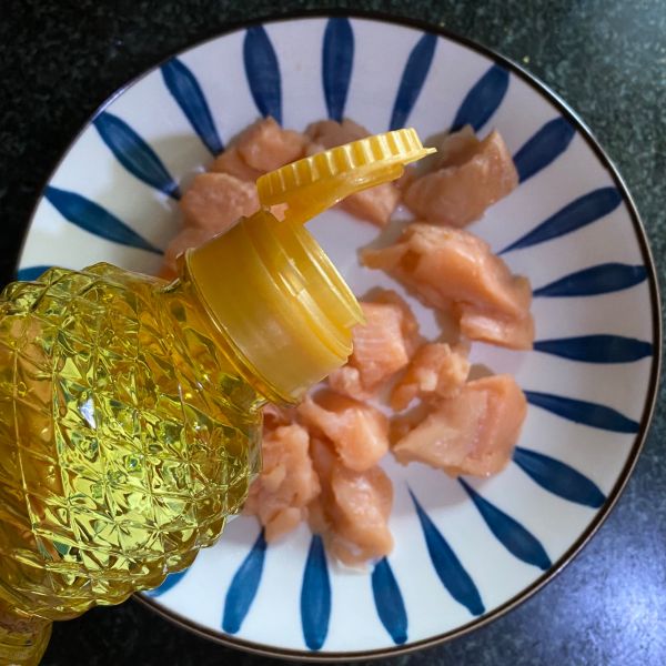 青花椒盐风味三文鱼蔬菜沙拉空气炸