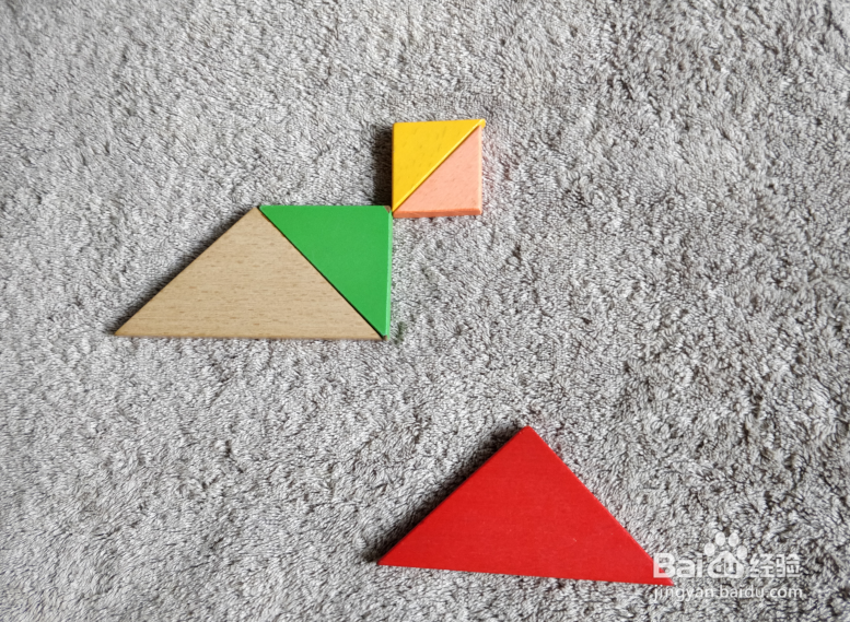 爬行比赛的娃娃用七巧板怎么拼？