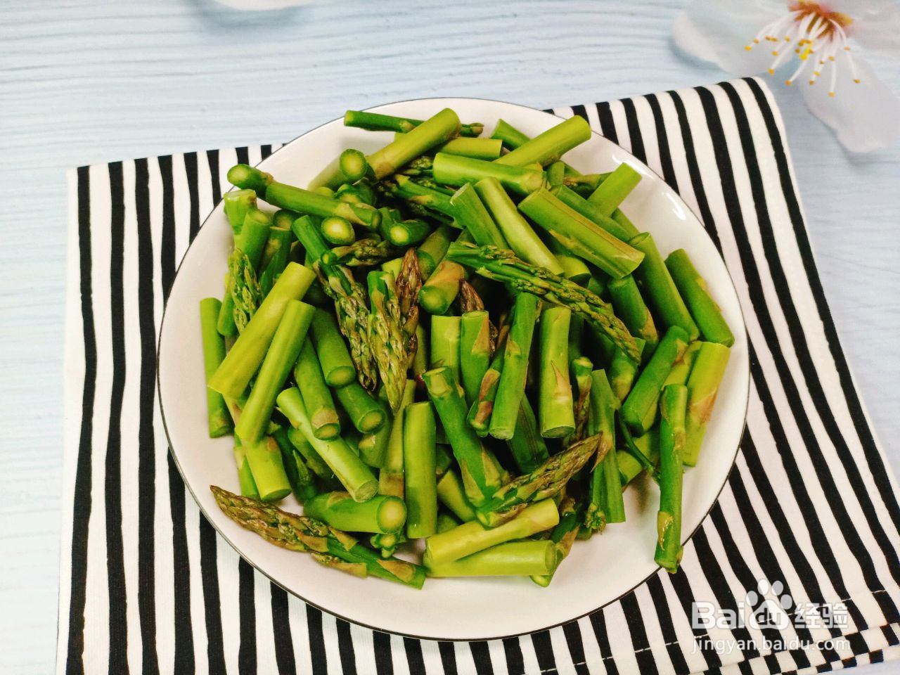 黑椒芦笋口蘑炒虾仁的做法