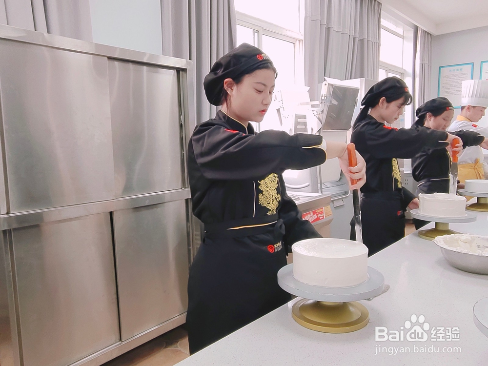 20岁的女孩子学点什么比较好