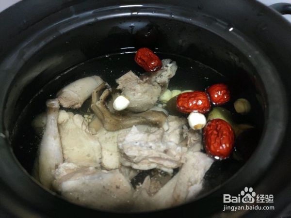 黑蒜莲子薏米老鸭汤