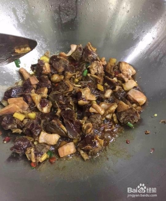 制作牛腩焖土豆