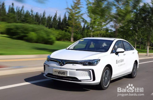 新能源汽车EU5车型后排USB插口不能用