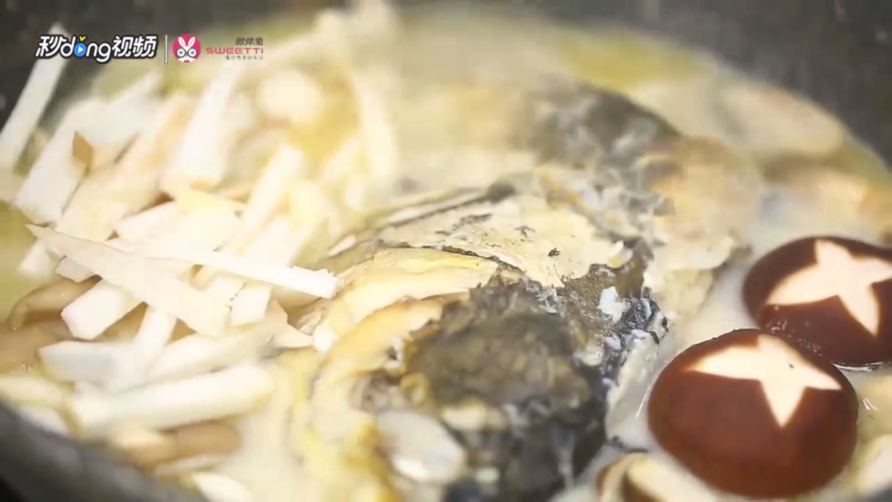 新年美食菌菇鱼头王怎样做