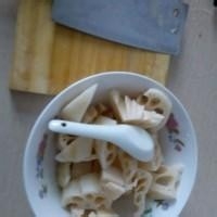 莲藕排骨汤的做法