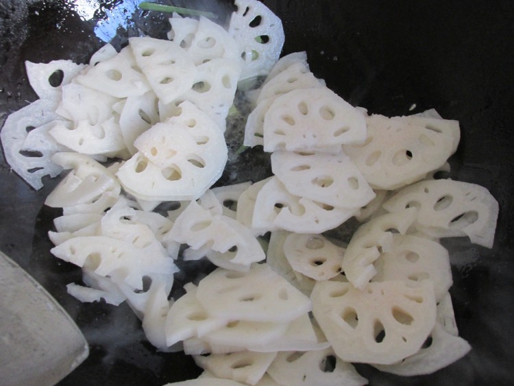 素炒莲藕的做法 ,这样的家常菜等着你来做!