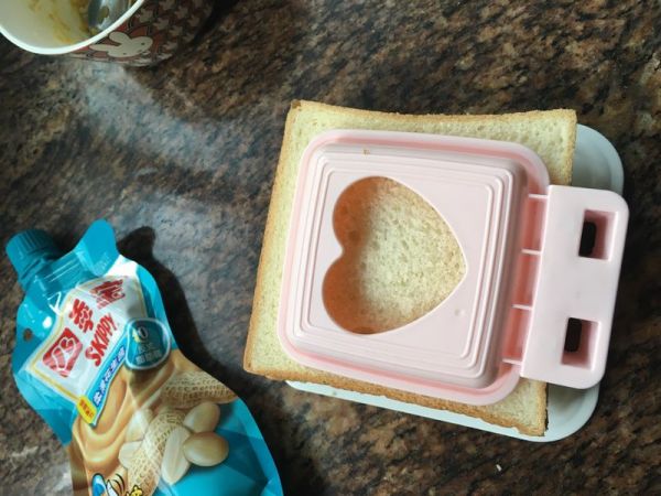 花生酱鸡蛋三明治