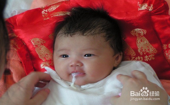 婴儿奶粉哪个牌子好_新生儿不吃奶怎么办