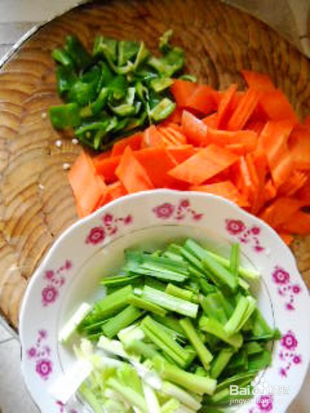 腊肉皮炖胡萝卜怎么做