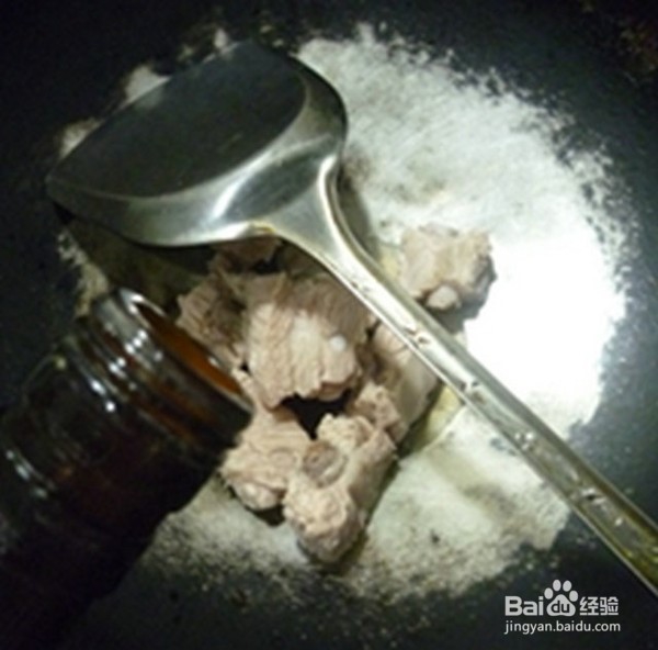 制作美味的排骨螺丝面