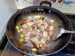 怎么做羊腩焖腐竹